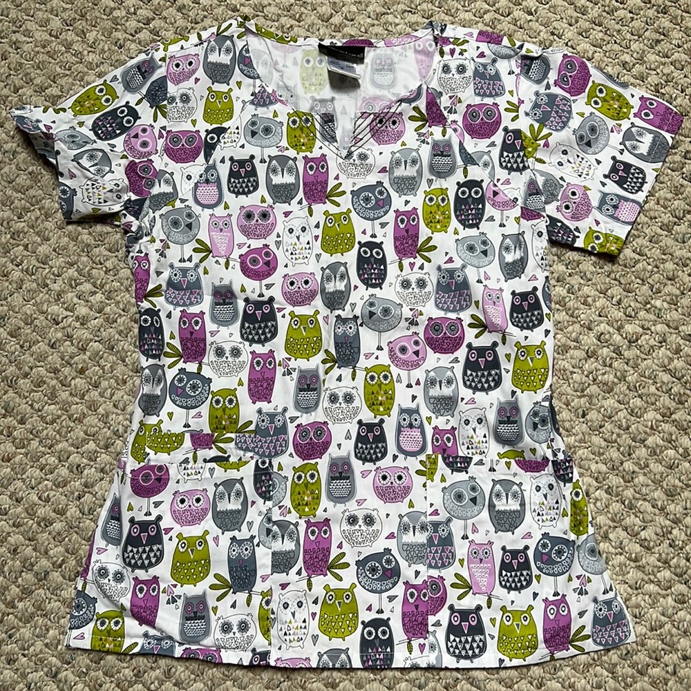 NEW/never worn Cherokee owl scrub top. Small